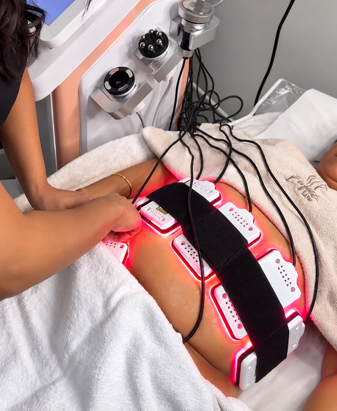 Body contouring treatment at Perfect Line Clinic